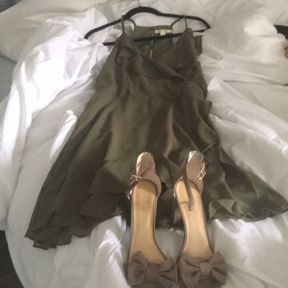 Cute little faux wrap dress! - Picture 2 of 2